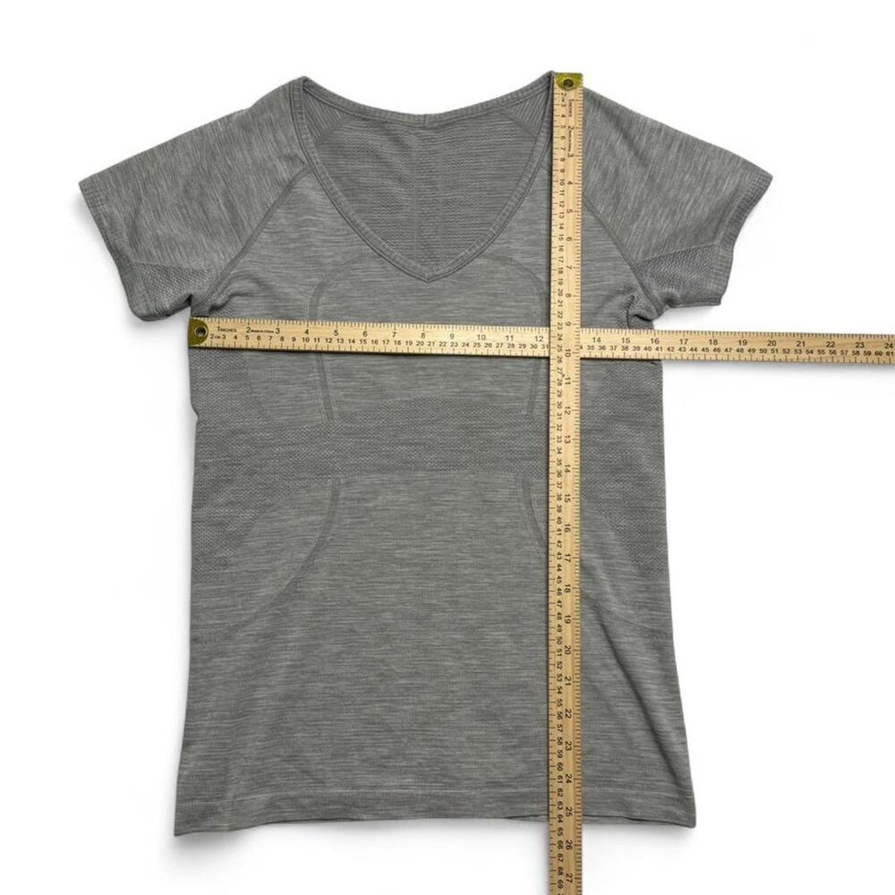 Lululemon Gray V Neck Athletic Top Size 8 Fitted Gym Activewear - Picture 3 of 7